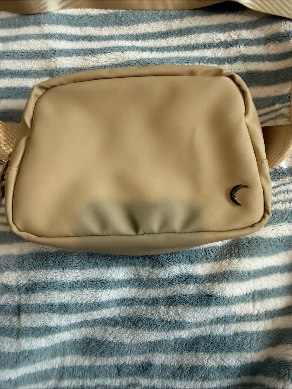 Zyia Active Crisp Khaki Crossover Bag - Picture 3 of 6